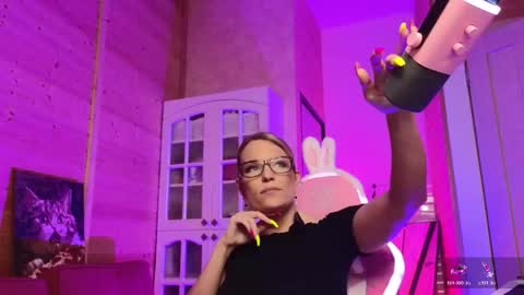 Snapshot of findom_lady_shine chatting on May 2026 06:16:02 PM Lady online show from May 2026 06:16:02 PM