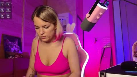Snapshot of findom_lady_shine chatting on May 2026 04:48:02 PM Lady online show from May 2026 04:48:02 PM
