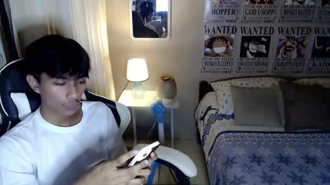 Snapshot of fineboii_rey18 chatting on April 2026 05:30:01 PM fineboii_rey18 online show from April 2026 05:30:01 PM