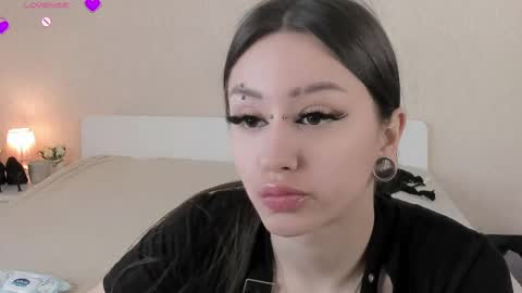 Snapshot of finelya chatting on May 2026 09:26:01 AM Hey I am Diana HELP ME TO RICH 100 THUMBS UP online show from May 2026 09:26:01 AM