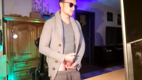 FingerExpert online show from October 2025 08:18:02 PM