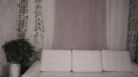 Emily online show from March 2026 06:52:02 AM