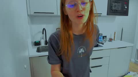 fire_luna online show from April 2026 08:03:01 PM