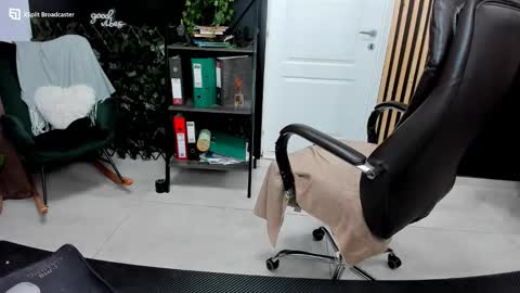 Kallisy online show from September 2025 09:04:02 PM