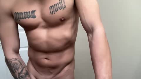 Snapshot of fithornyandtatted chatting on December 2024 04:06:01 PM fithornyandtatted online show from December 2024 04:06:01 PM
