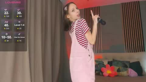 im Linda please give me thumbs up online show from November 2025 10:04:01 AM