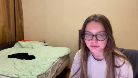 fleurine online show from September 2025 07:37:01 PM