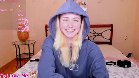 FlexiMona online show from November 2025 03:34:01 PM