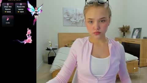 Mona online show from October 2025 12:32:01 AM