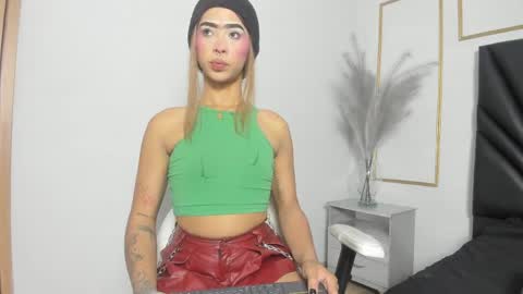 Snapshot of flor_pink chatting on June 2026 04:57:01 AM Flor online show from June 2026 04:57:01 AM