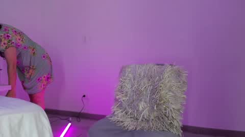 Snapshot of florasue_ chatting on December 2024 05:08:02 PM online show from December 2024 05:08:02 PM
