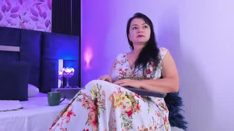 Snapshot of florasue_ chatting on January 2025 10:29:02 AM online show from January 2025 10:29:02 AM