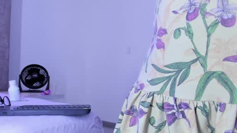 Snapshot of florasue_ chatting on January 2025 01:36:02 PM online show from January 2025 01:36:02 PM