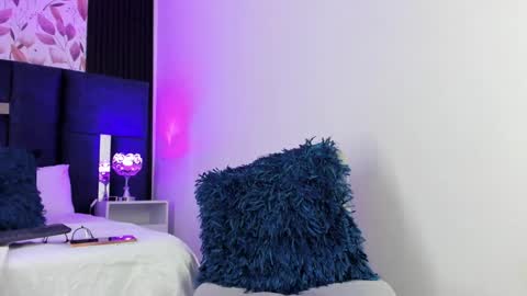Snapshot of florasue_ chatting on February 2025 01:10:02 PM online show from February 2025 01:10:02 PM