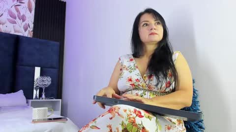 Snapshot of florasue_ chatting on February 2025 10:15:02 AM online show from February 2025 10:15:02 AM