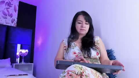 Snapshot of florasue_ chatting on February 2025 01:17:02 PM online show from February 2025 01:17:02 PM