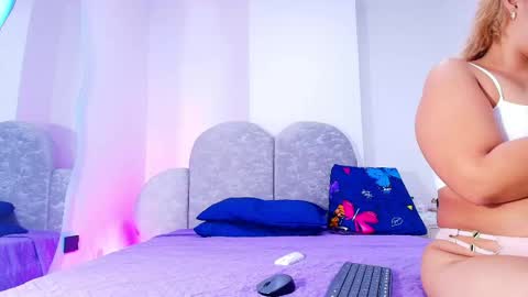 Flordecayena  online show from June 2026 03:01:01 AM
