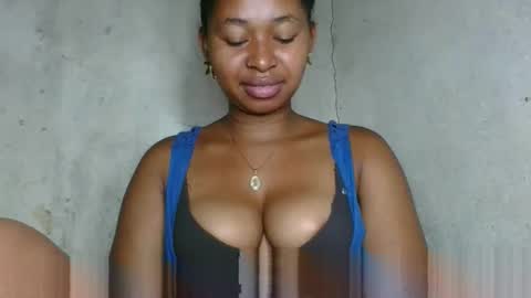 florencia011 online show from October 2025 12:28:01 PM