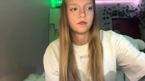 Nicole online show from September 2025 03:35:02 PM
