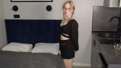 Dolly online show from October 2025 11:24:01 AM