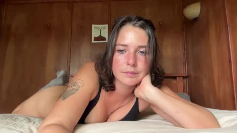 Flowergirl online show from October 2025 11:52:02 PM