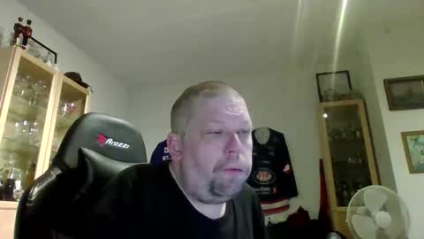 fluffy_espen online show from March 2026 05:13:02 AM