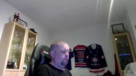 fluffy_espen online show from March 2026 05:44:01 AM