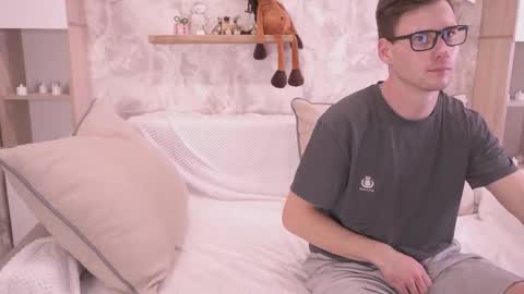 Fluffy and Krut online show from December 2025 08:24:02 PM