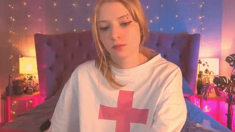 Snapshot of fluffy_ice chatting on March 2025 07:19:01 AM Mia online show from March 2025 07:19:01 AM