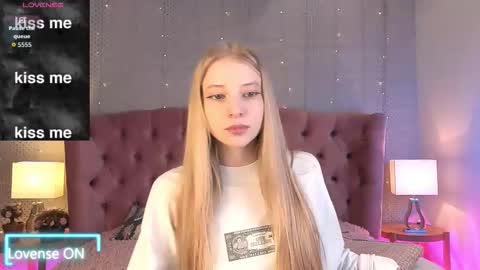 Snapshot of fluffy_ice chatting on September 2025 08:08:01 PM Mia online show from September 2025 08:08:01 PM