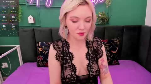 Snapshot of fluffy_monica chatting on December 2024 01:18:02 AM Monica online show from December 2024 01:18:02 AM