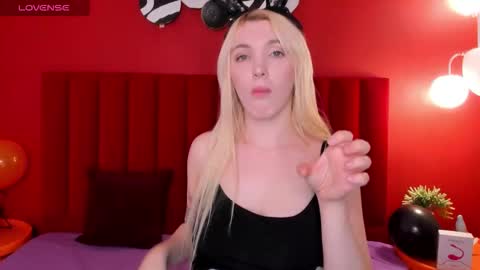 Snapshot of fluffy_monica chatting on October 2025 01:06:02 AM Monica online show from October 2025 01:06:02 AM