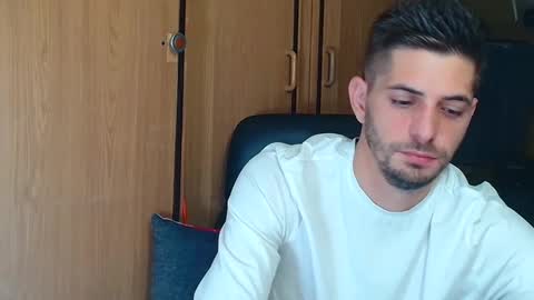 independent model online show from September 2025 04:56:01 PM