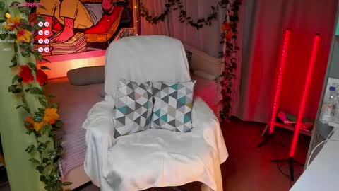 Snapshot of forest_lina chatting on December 2024 07:05:01 AM online show from December 2024 07:05:01 AM
