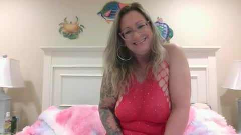 Snapshot of forevermilfxoxo chatting on February 2025 10:37:01 PM Aleesa online show from February 2025 10:37:01 PM