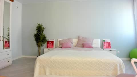 Kira online show from September 2025 01:29:02 AM