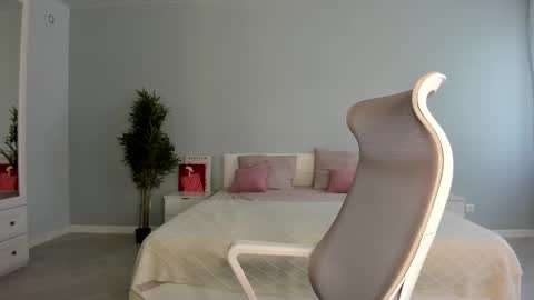 Kira online show from September 2025 01:53:01 AM