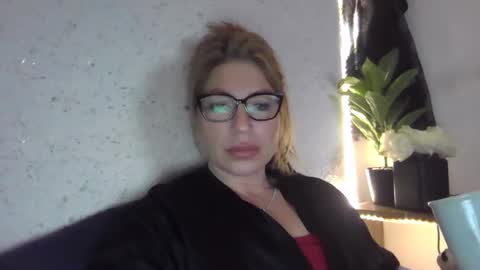 fox_red_lady7 online show from February 2025 09:00:02 AM