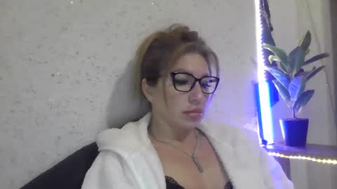 fox_red_lady7 online show from February 2025 06:13:02 PM