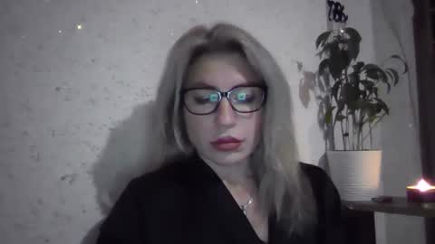 fox_red_lady7 online show from December 2025 02:55:01 PM