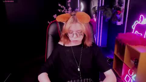 Snapshot of foxxxypolly chatting on June 2026 06:15:02 AM Polly online show from June 2026 06:15:02 AM