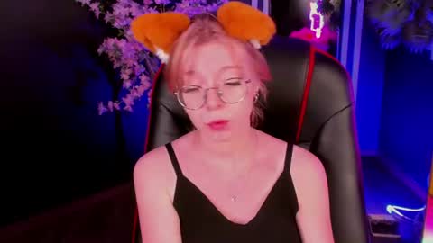 Snapshot of foxxxypolly chatting on July 2026 05:12:02 AM Polly online show from July 2026 05:12:02 AM