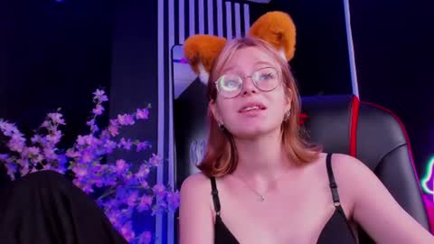 Snapshot of foxxxypolly chatting on July 2026 05:47:01 AM Polly online show from July 2026 05:47:01 AM