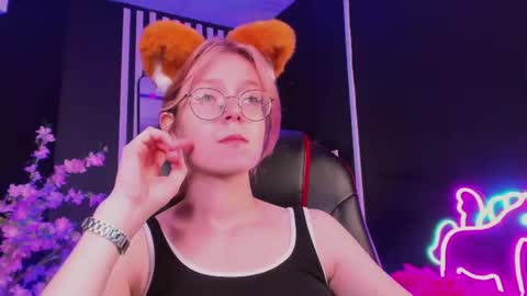 Snapshot of foxxxypolly chatting on July 2026 05:22:01 AM Polly online show from July 2026 05:22:01 AM