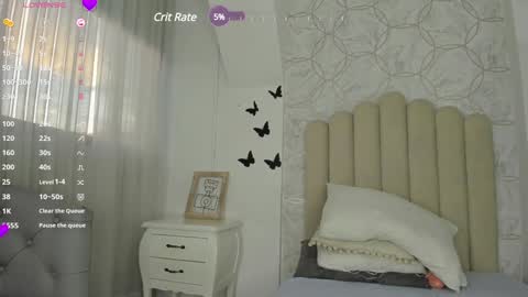 Snapshot of foxy200__ chatting on December 2024 10:47:01 PM Foxy online show from December 2024 10:47:01 PM