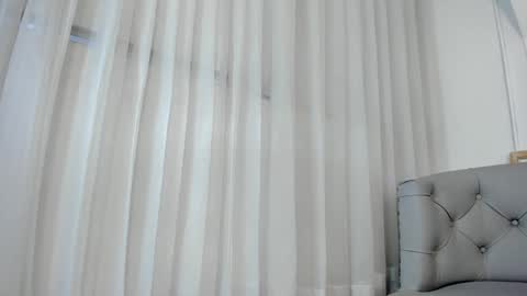 Snapshot of foxy200__ chatting on February 2025 11:05:01 PM Foxy online show from February 2025 11:05:01 PM