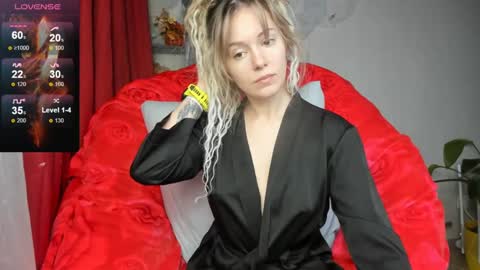 Snapshot of foxy_blond chatting on December 2024 09:12:02 AM Foxy online show from December 2024 09:12:02 AM