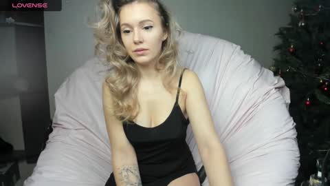 Snapshot of foxy_blond chatting on December 2024 09:13:01 AM Foxy online show from December 2024 09:13:01 AM