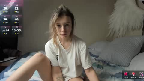 Snapshot of foxy_blond chatting on February 2025 03:15:01 AM Foxy online show from February 2025 03:15:01 AM
