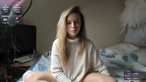 Snapshot of foxy_blond chatting on February 2025 08:59:02 AM Foxy online show from February 2025 08:59:02 AM